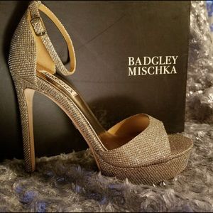 Badgley Mischka Platform Heel- Gold